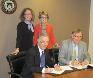 At the memorandum of understanding signing in Ann Arbor. Front row: BGU Vice President and Dean for Research and Development Moti Herskowitz and U-M Vice President for Research Stephen Forrest. Back row: BGU President Rivka Carmi and U-M President Mary Sue Coleman. 