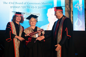Ruth Flinkman-Marandy was presented her honorary degree by BGU President Prof. Rivka Carmi and BGU Rector Prof. Zvi HaCohen.