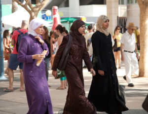 female-bedouin-students-on-campus-400