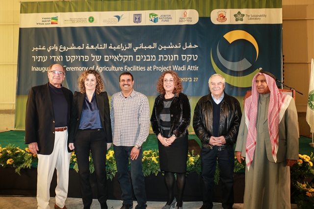 Dr. Michael Ben-Eli of the New York-based Sustainability Laboratories; Sigal Shaltiel-Halevy, Director-General of the Ministry for the Development of the Negev and the Galilee; Dr. Muhammad El-Nabari, Mayor of Hura; BGU President Prof. Rivka Carmi; M.K. Yair Shamir, Minister of Agriculture and Rural Development; Sheikh Yusuf Al Asibi. 