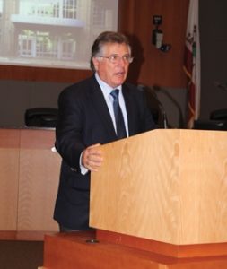 Prof. Eilon Adar speaks in Sacramento (Photo: Dan Pine)